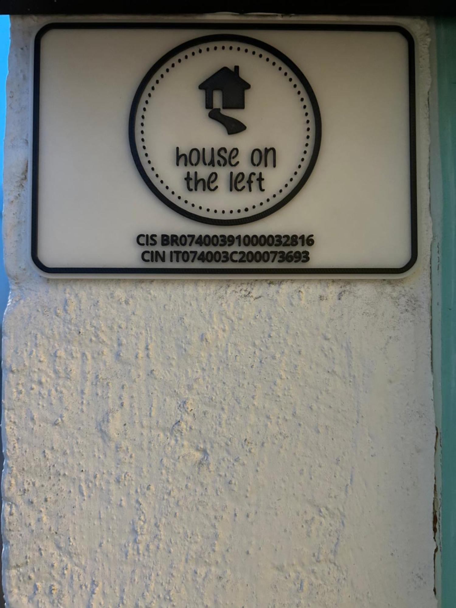 Casa Vacanze “House On The Left” Ceglie Messapica Exterior foto