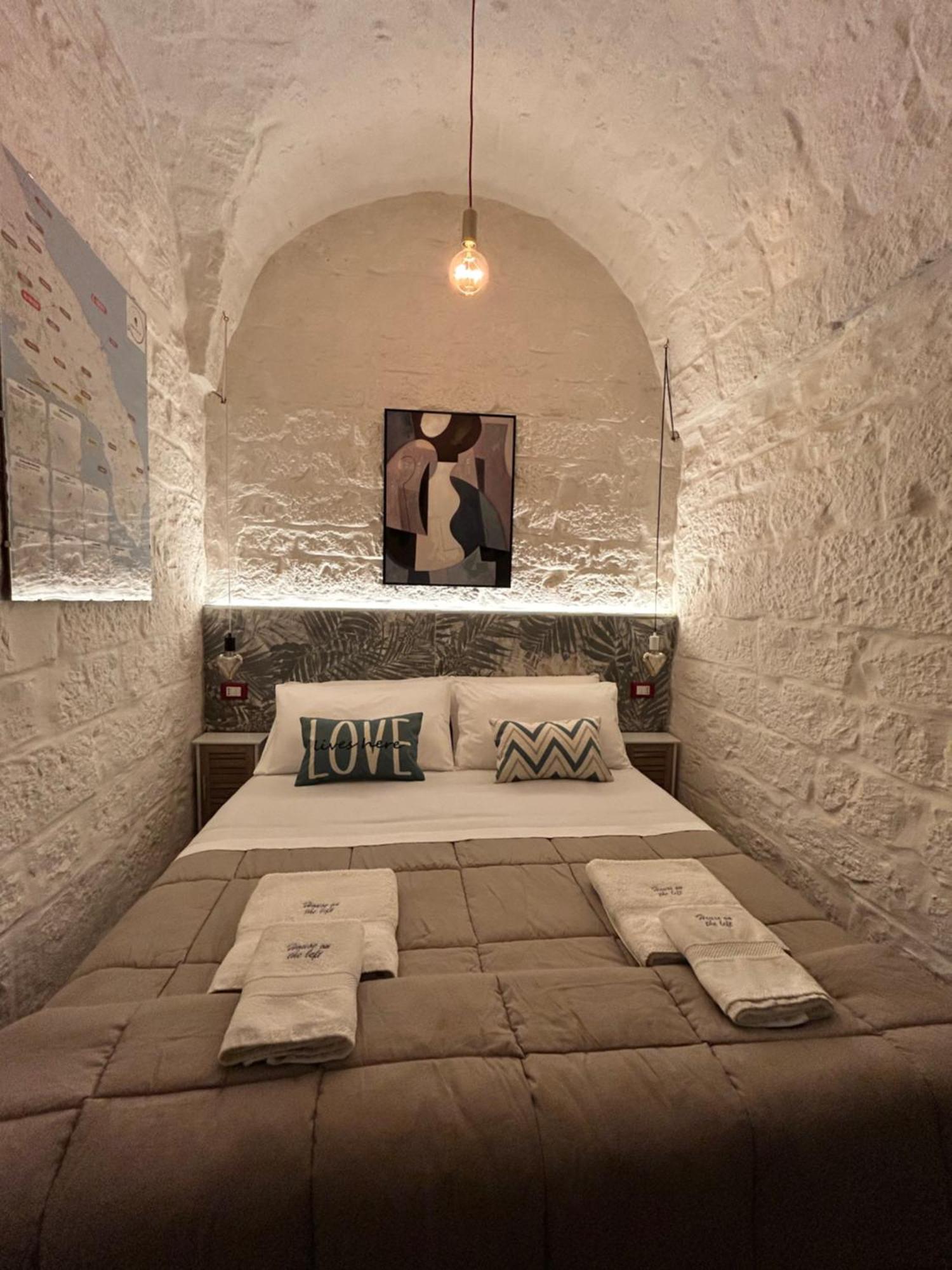 Casa Vacanze “House On The Left” Ceglie Messapica Exterior foto